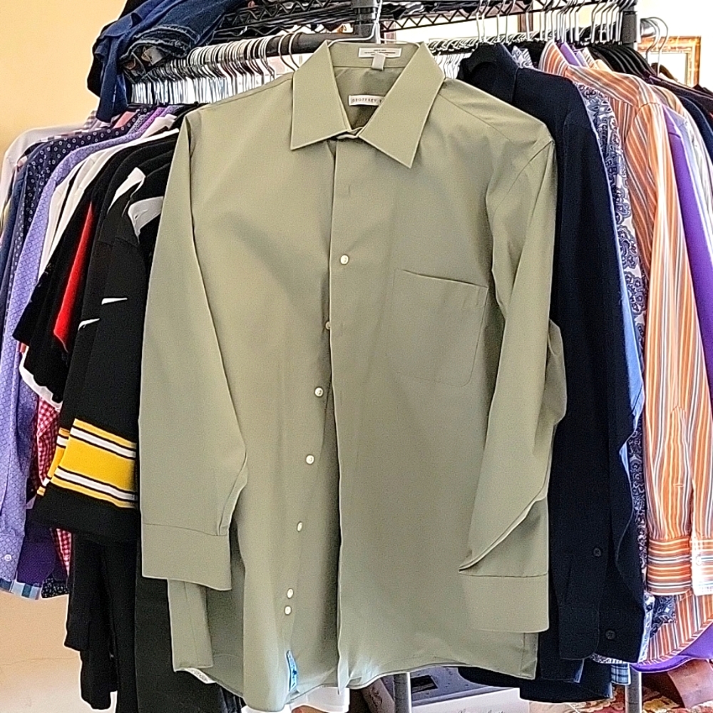 3 Geoffrey Beene dress shirts.  Size large